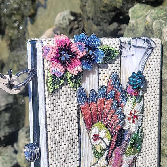 Mary frances spread your wings hummingbird bag - Picture 5 of 15